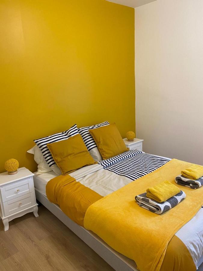 Grand F4 De 71M2 Pour 6 Personnes En Plein Centre Ville Arpajon Esterno foto